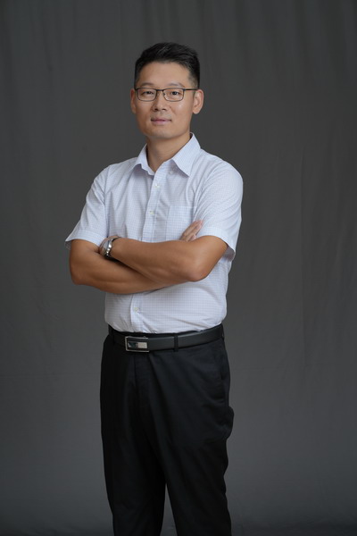 左鹏飞工作照.JPG